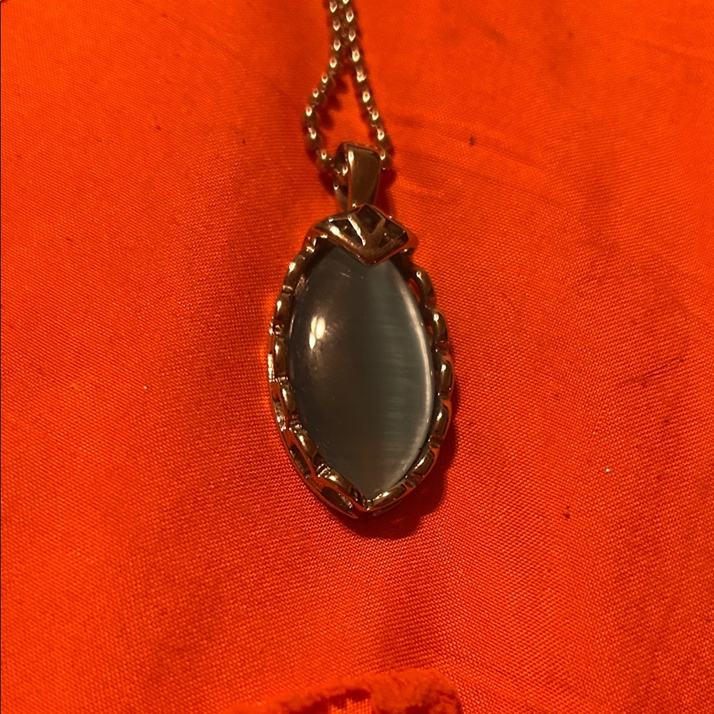 Elegant Silver Pendant Necklace